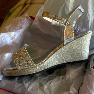 Chelsea Moreland little girls wedges